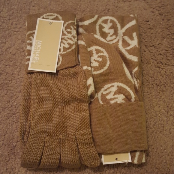MICHAEL Michael Kors Accessories - MICHAEL Michael Kors Hat, Scarf, Glove Set NEW!